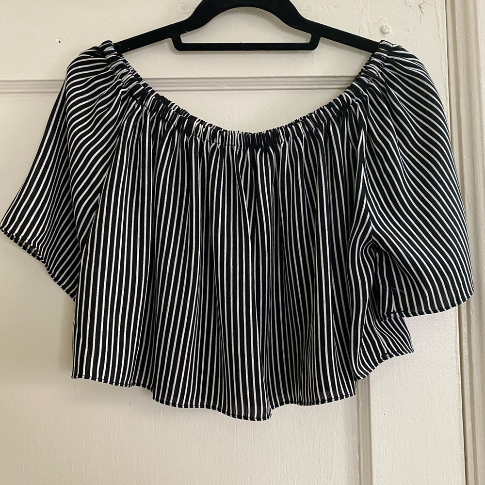 Off the shoulder, crop top